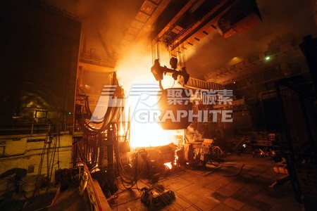Steelmaking furnace working news image640.jpg